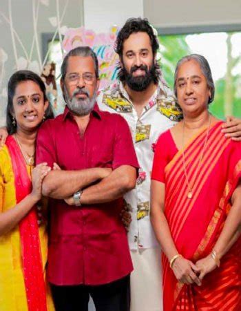 Unni Mukundan Wiki, Age, Family, Biography, Birthday, & More