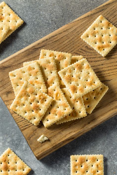 Are Saltine Crackers Healthy? - Daily Medicos