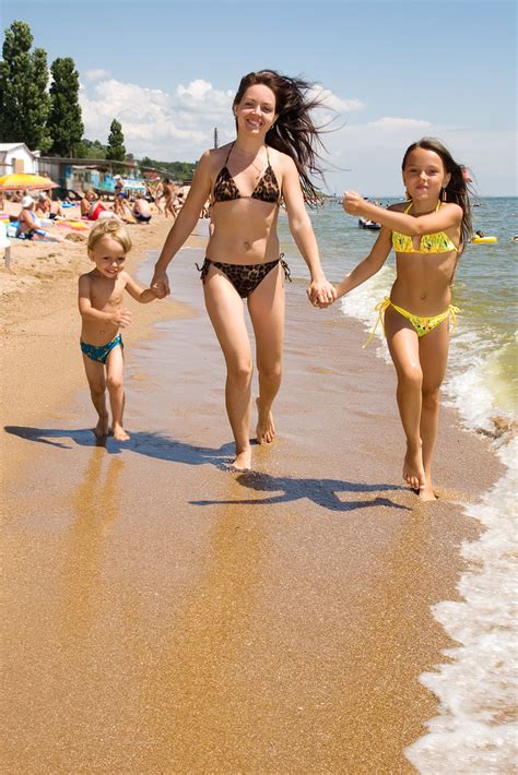 Young mother with kids at the summer resort | Mom and her ch… | Flickr