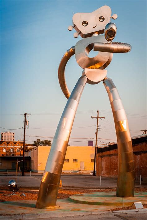 Stepping Out | Dallas' Traveling Man sculpture in Deep Ellum. | Dallas ...