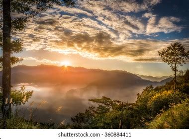 1,184 Alishan Sunrise Images, Stock Photos & Vectors | Shutterstock