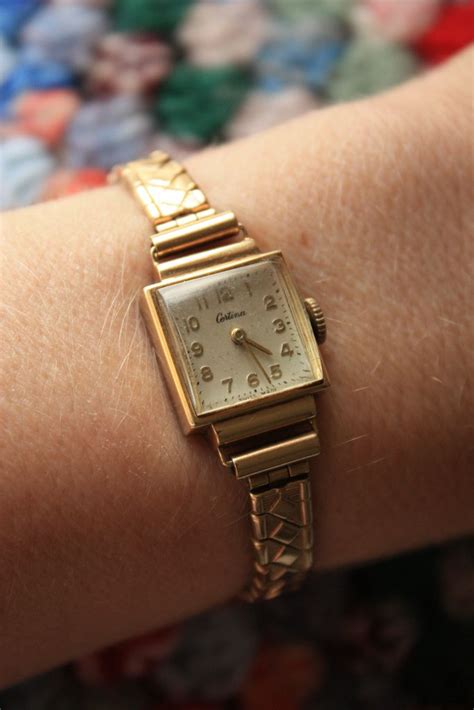 Vintage watch | Vintage gold watch, Watches jewelry, Wrist accessories