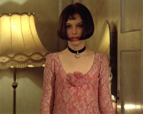 Musing- A girl's life: Natalie Portman as Mathilda in 'Leon: The ...