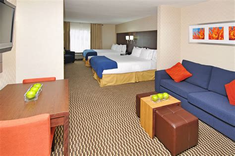 Holiday Inn Express & Suites Toronto-Markham 2 Queen Suite | Suites ...