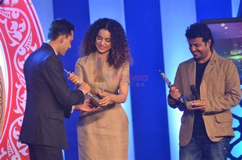 Kangana Ranaut, Vikas Bahl at Foodie Awards 2014 in ITC Grand Maratha ...