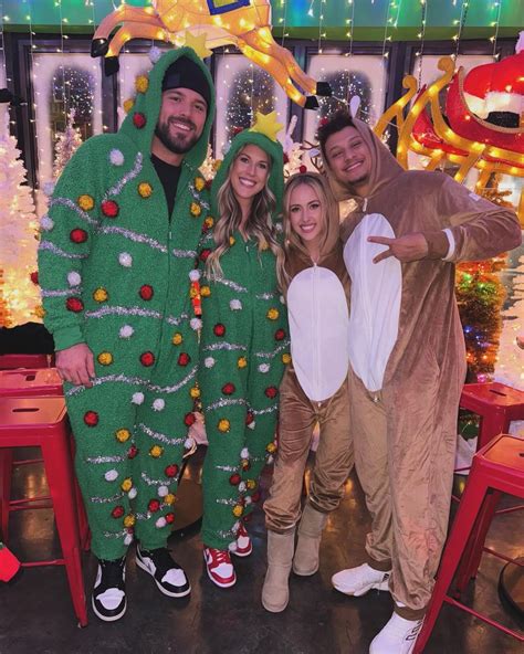 Taylor Swift and Travis Kelce visit Kansas City Christmas bar, fans ...