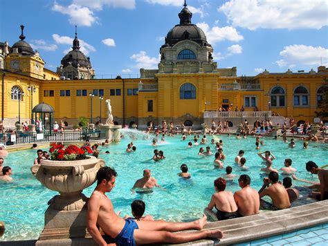 Tips for Visiting the Szechenyi Baths in Budapest in Summer