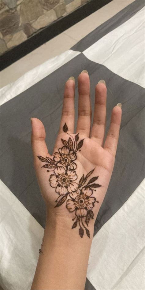 Simple Henna Flower Pattern