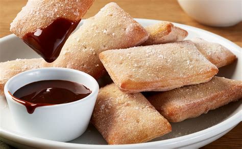 Warm Italian Doughnuts (V) | Lunch & Dinner Menu | Olive Garden Italian ...