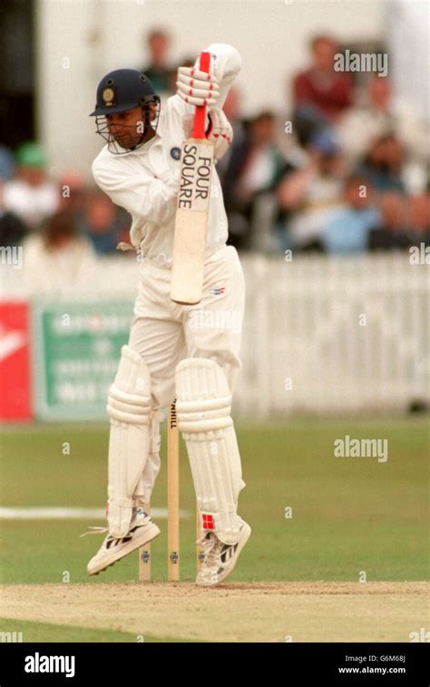 Nayan mongia cricket hi-res stock photography and images - Alamy