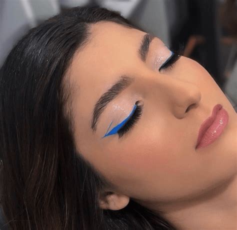 Best Blue Eyeliner Looks - 10 Ways To Try Them - MyGlamm