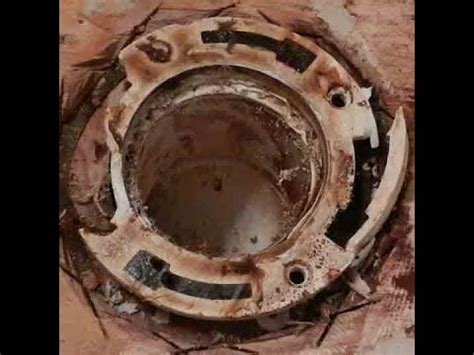 How To Fix A Broken Toilet Flange / Lasco 33 3701 Toilet Flange Repair ...