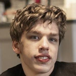 Toby Smiles - Age, Family, Bio | Famous Birthdays