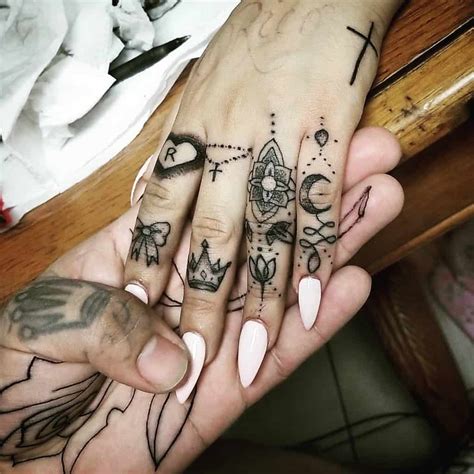 Top 73 Best Hand Tattoos for Women - [2021 Inspiration Guide]