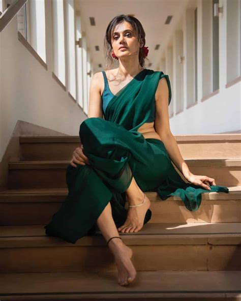 Pic Talk: Taapsee Knows How To Pose In A Saree