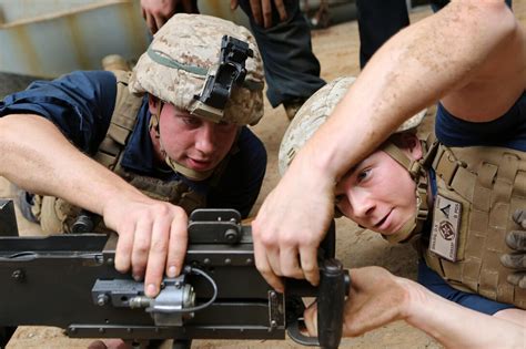 24th MEU AAV cremen conduct crew-served weapon drills