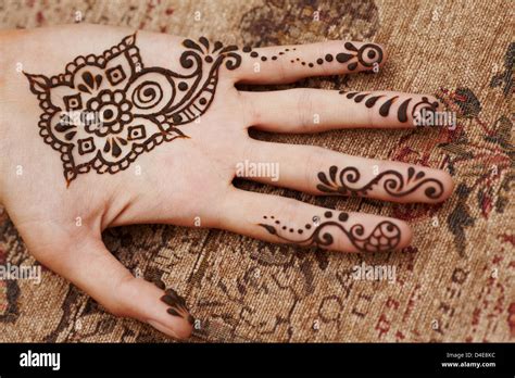 Henna art on woman's hand Stock Photo - Alamy