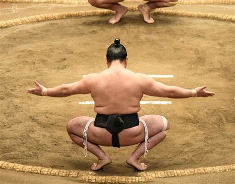 Sumo Wrestling: History, Types, Objective, & Equipment - Sportsmatik