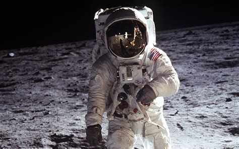 Neil Armstrong First Man On the Moon - Pics about space