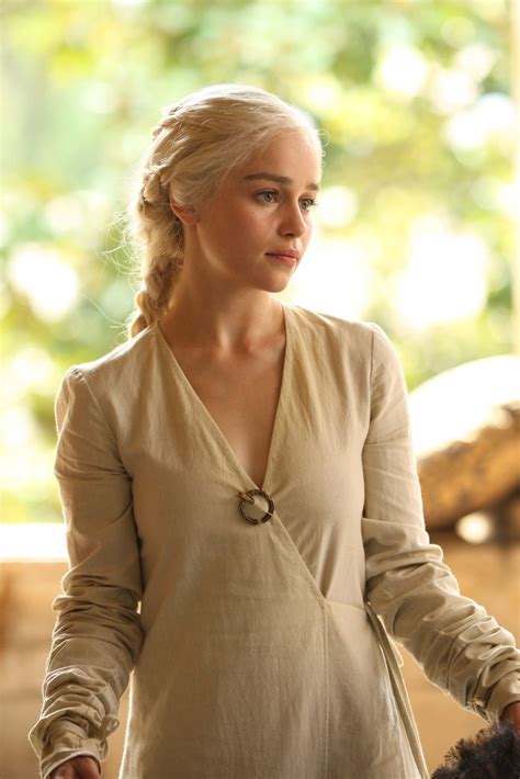 Photos game of thrones actress emilia clarke as dany – Artofit