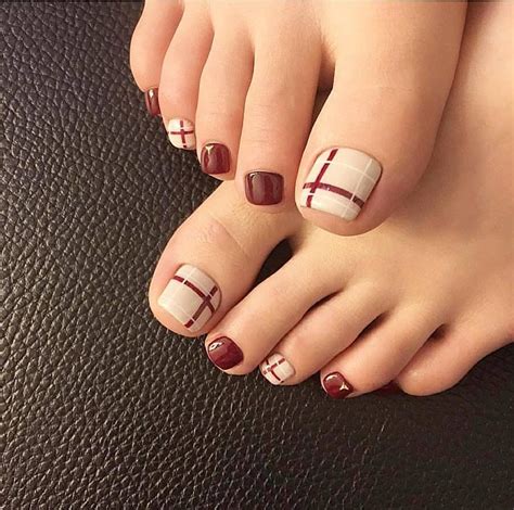 Pin by Ksuf Rud on Diseños de uñas | Simple toe nails, Easy toe nail ...