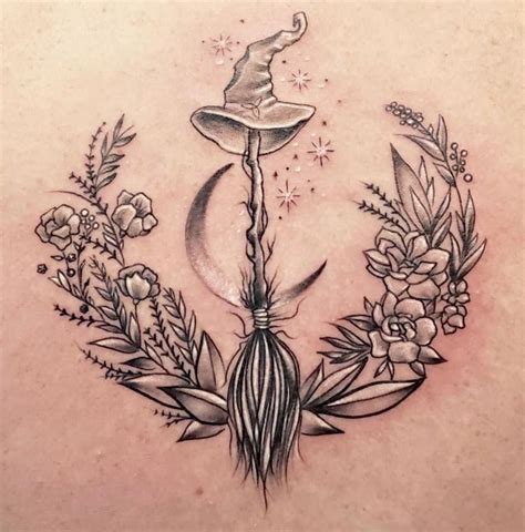 Witch tat | Tatuagem de bruxa, Tatuagens aleatórias, Tatuagens belas