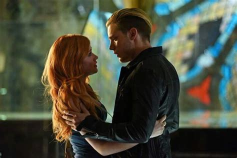 Kiss scene 💋💋 #Shadowhunters #Clace | Shadowhunters, Clary and jace ...