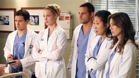 Comfort Viewing: Why I Still Love ‘Grey’s Anatomy’ - The New York Times