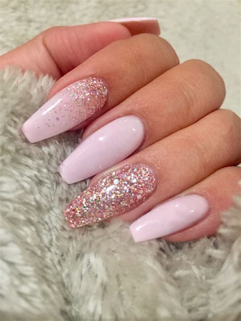 𝐏𝐢𝐧𝐭𝐞𝐫𝐞𝐬𝐭: @𝐭𝐫𝐨𝐩𝐢𝐜𝐚𝐥_𝐜𝐡𝐢🌸 | Ongles or rose, Dessins d'ongles à ...