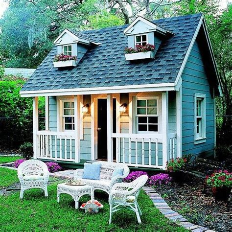 Cute little play house! | Backyard playhouse, Tiny house plans, Play houses