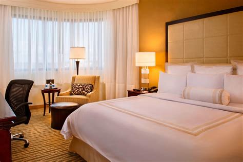 Hotel Near BWI with an Indoor Pool | BWI Airport Marriott