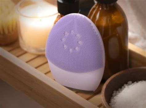 Sonic Facial Cleansing Brush With Anti-aging Treatments