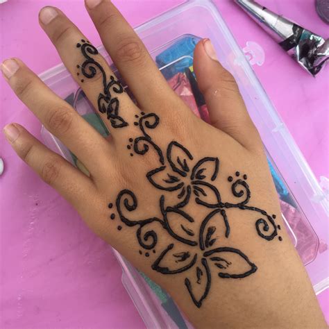 Cute Henna Flower Design on Hand