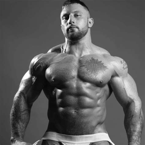 Pin by Frank Javier on Flex those guns! | Hot beards, Male physique ...