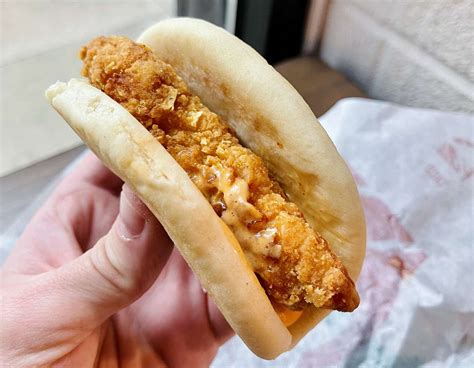 Taco Bell Crispy Chicken Sandwich Taco Taste Test: Does It Taste Good ...