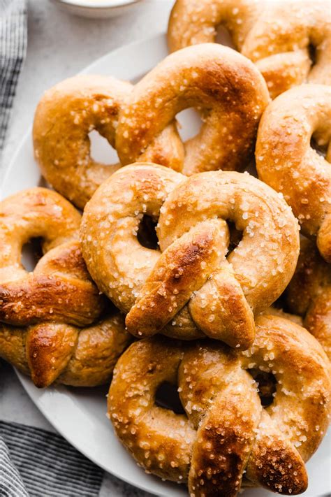 Soft Pretzel Recipe {Easy No Boil Soft Pretzels!} – WellPlated.com - KARKEY