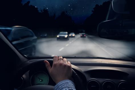 How to Stay Safe While Driving at Night: 5 Critical Tips