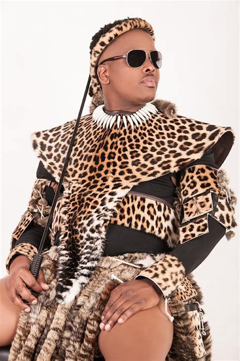 Khuzani ends 2022 with a bang and drops 13th album