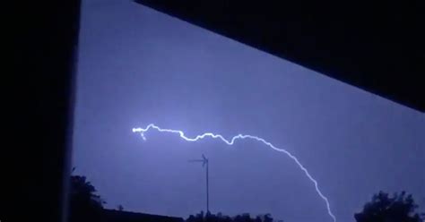 UK Lightning And Thunderstorms Unite Britons On Twitter At 4am ...