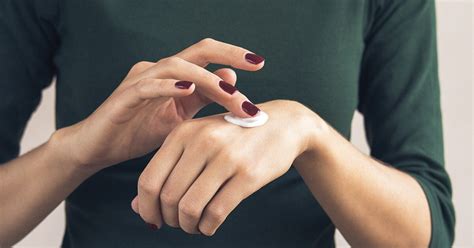 Why Moisturising Your Hands Is So Important? - Fashion IMP