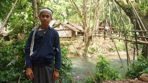 Inside The Baduy Dalam Indigenous Fashion Boom | The Travel Junkie