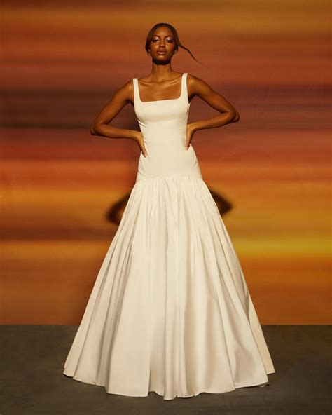 5 Wedding Dress Trends From Fall 2023 Bridal Fashion Week to Know