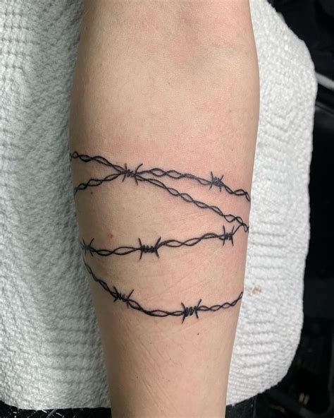 20+ Barbed Wire Tattoo Designs for Women and Men | Simple tattoos for ...