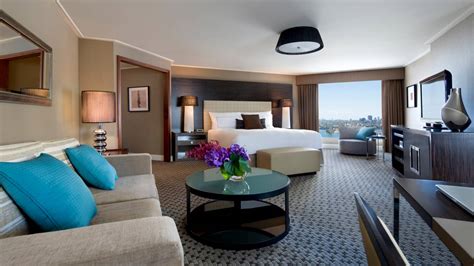 Luxury Hotel Rooms & Suites | Four Seasons Hotel Sydney