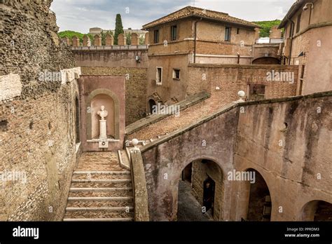 Interior yard of Castel Sant'Angelo Stock Photo - Alamy