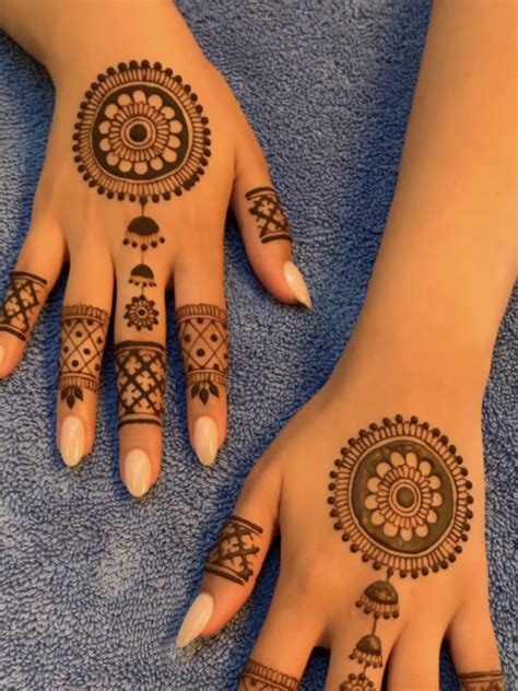 Simple Mehndi Designs For Karwa Chauth | Times Now