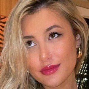 Carly Lawrence - Age, Family, Bio | Famous Birthdays