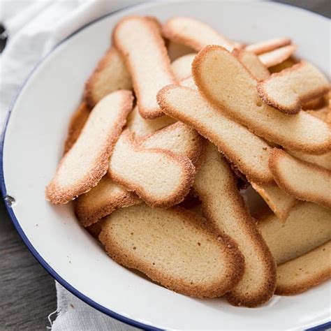 Lingue di Gatto - Italian Cat Tongue Cookies | Wandercooks