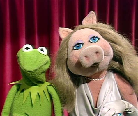 The Prop Gallery | The Muppet Show - Miss Piggy portrait