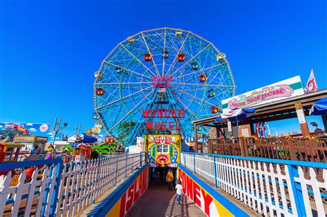 12 Best Amusement Parks Near NYC For For A Thrilling Excursion